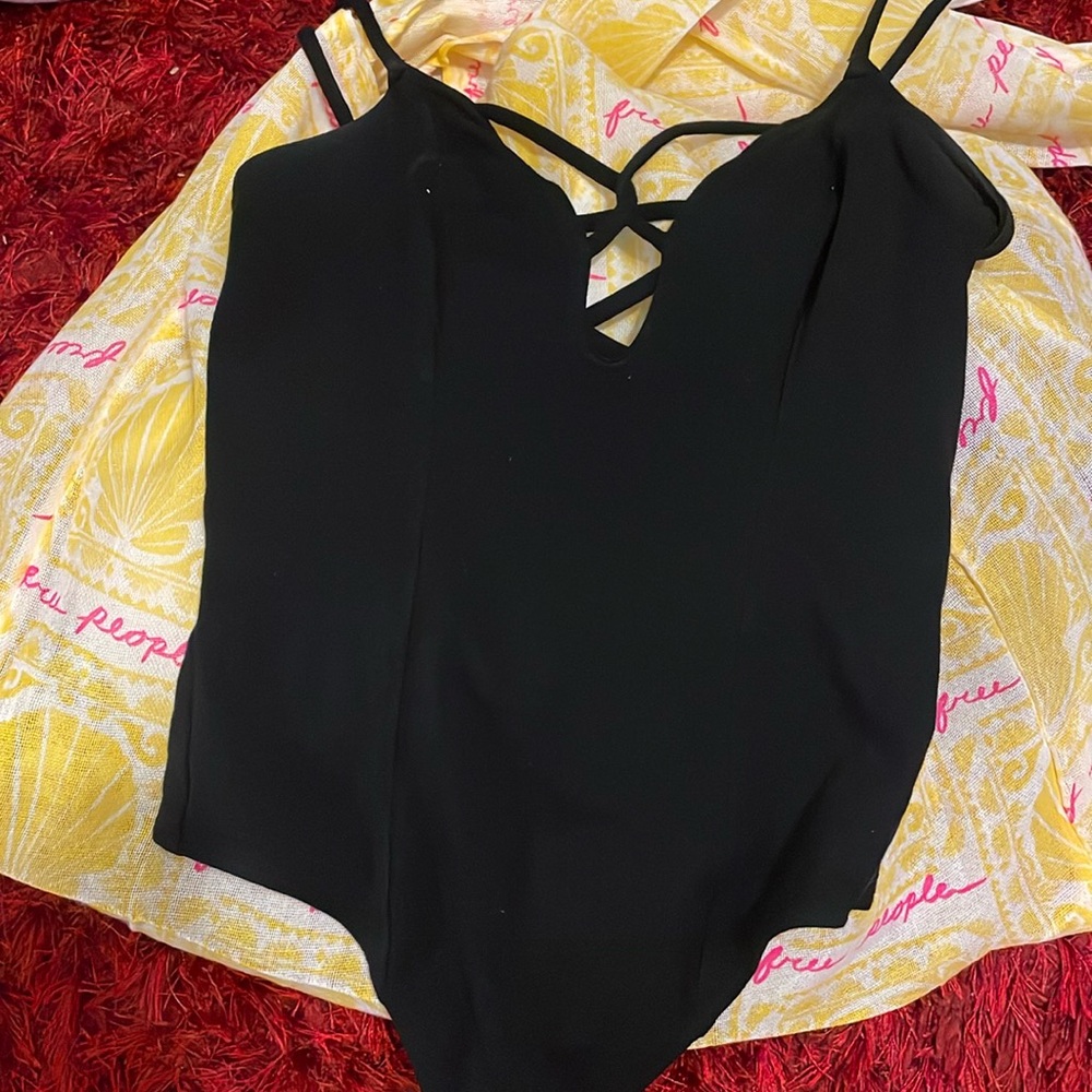 Snaps on the bottom, XS